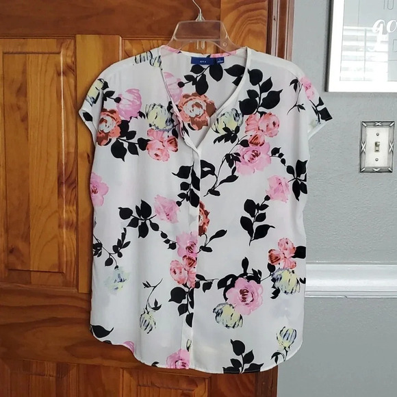 Apt 9 sz LG white, floral short-sleeved button down blouse - Picture 1 of 4